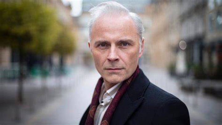 Is Mark Bonnar related to David Tennant?