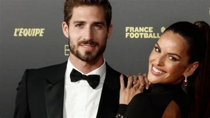 Izabel Goulart, Bio, Wiki, Age, Height, Family, Kevin Trapp, Model and Net Worth