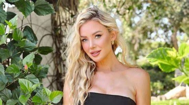 Jessa Hinton Age, Height, Body Measurements, Personal Life, Wiki