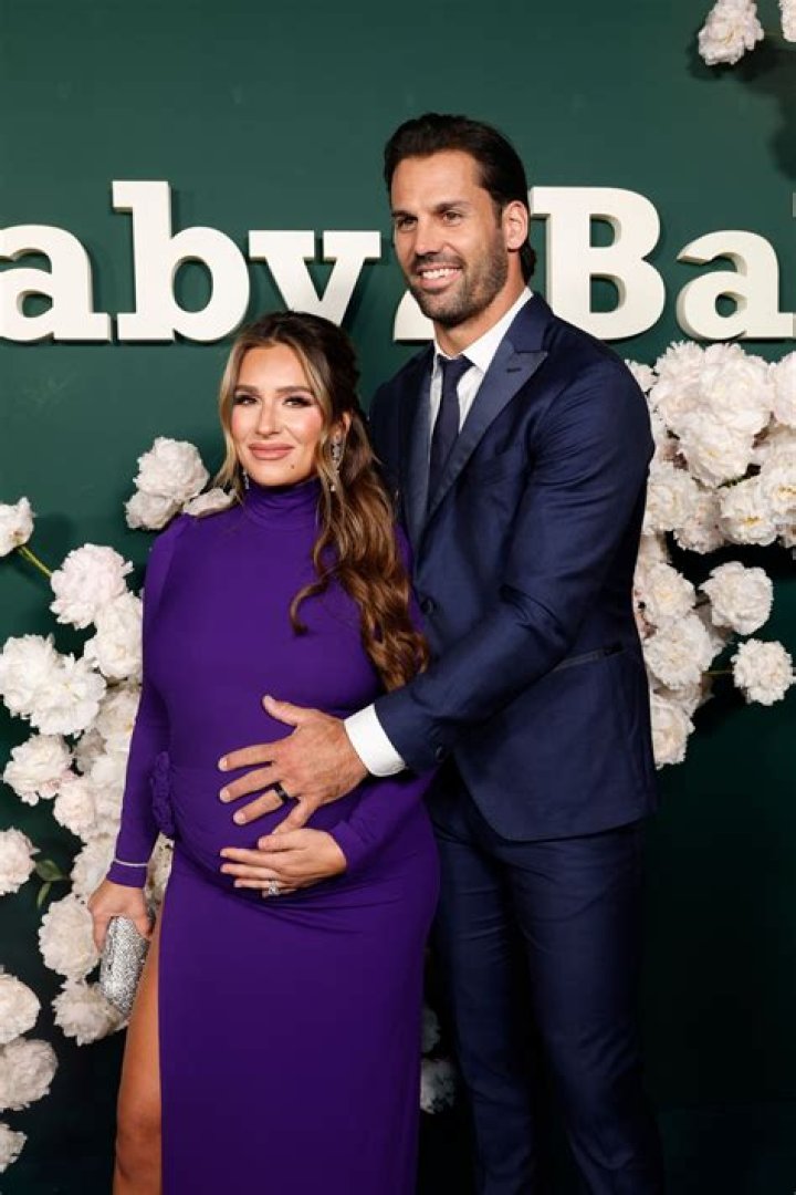 Jessie James Decker Reddit Fat Shaming And Family Feud and Drama