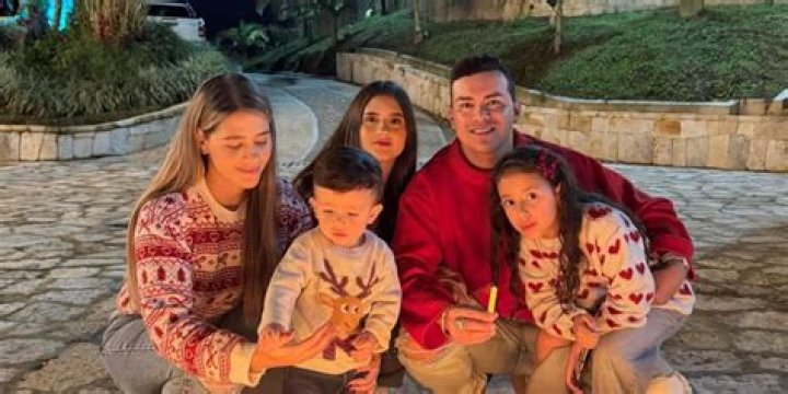 John Leguizamo Wife Photos Including Two Children And Family