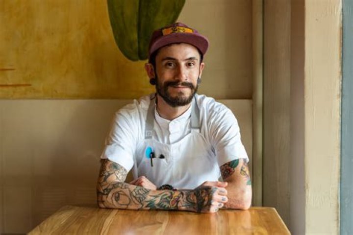 Julián Arredondo: dating, net worth, tattoos, smoking & body facts