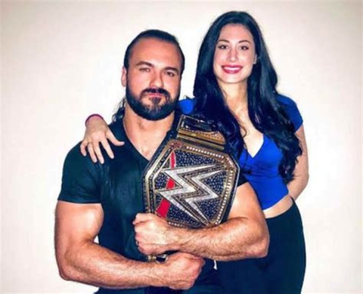 Kaitlyn Frohnapfel Age, Height, Wikipedia, Biography, Drew McIntyre Wife, Instagram