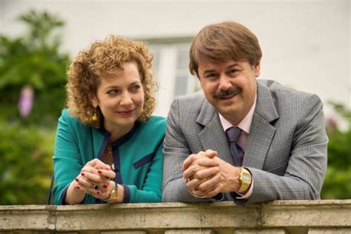 Katherine Parkinson Doc Martin, Bio, Wiki, Age, Net Worth, Husband, Sister, Movies and TV Shows