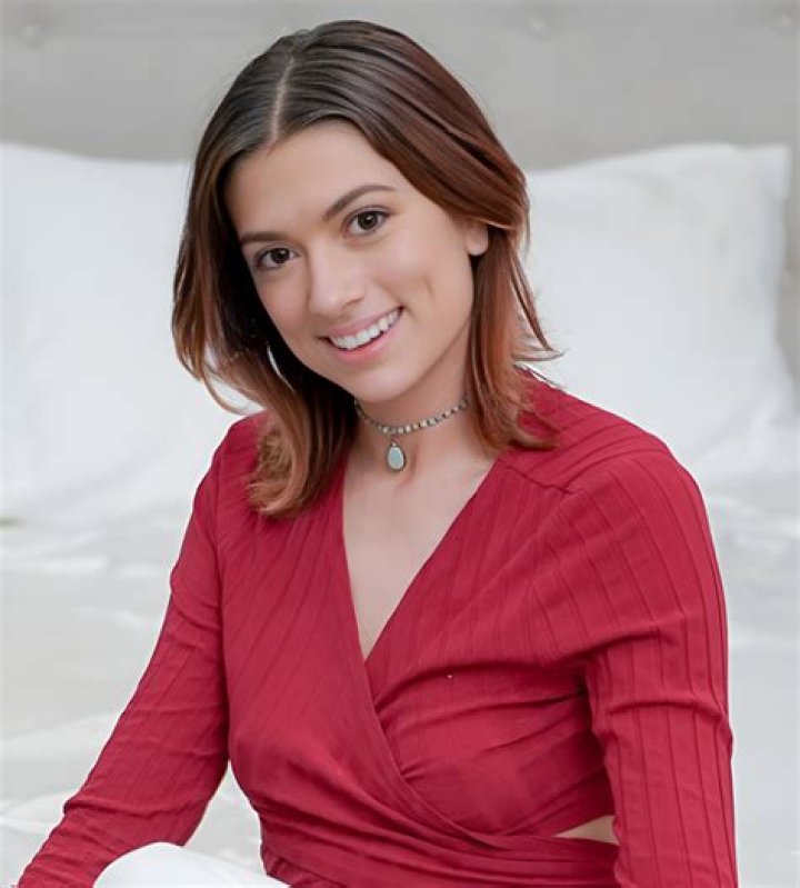 Katie Poulter Age, Wiki, Biography, Body Measurement, Family, Salary, Parents, Net worth