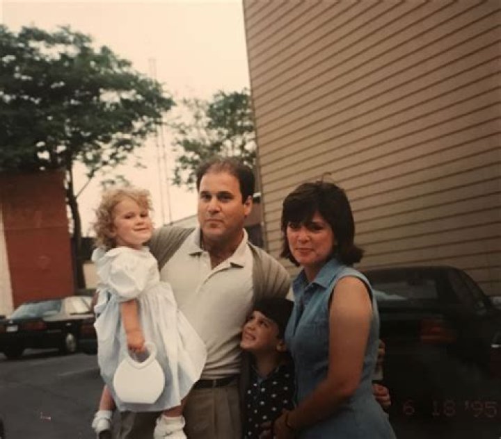 Kelly Nuzzi Bio, Wiki, Family, Husband, Daughter, Kids, and Net Worth.