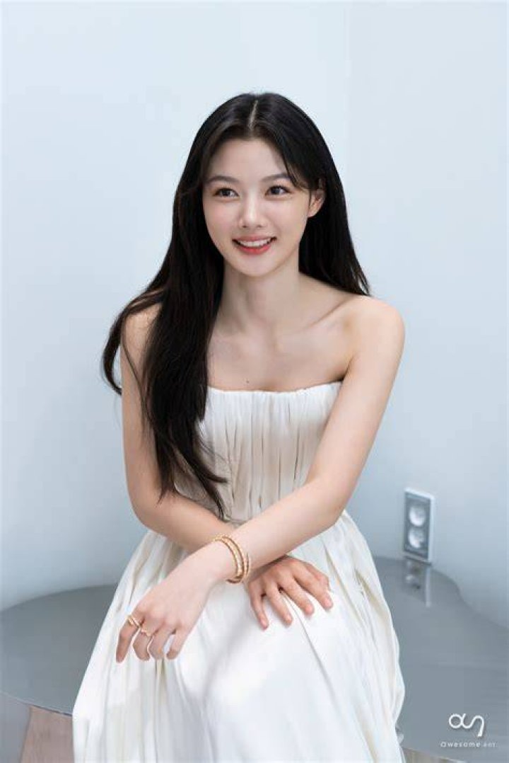 Kim Yoo Jung | Bio, Age, Net Worth, Relationship, Career