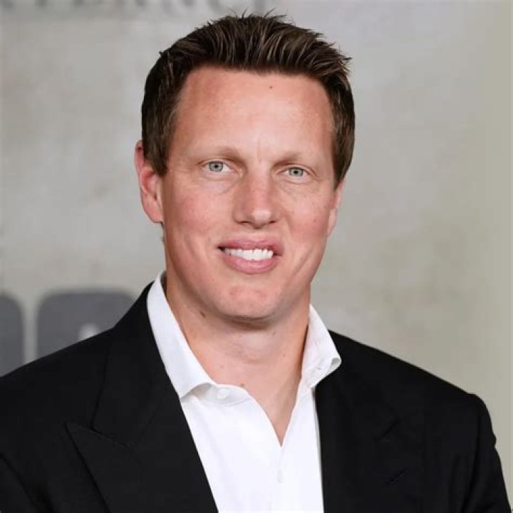 Kohl Stewart Age, Wikipedia, Biography, Children, Salary, Net Worth, Parents.