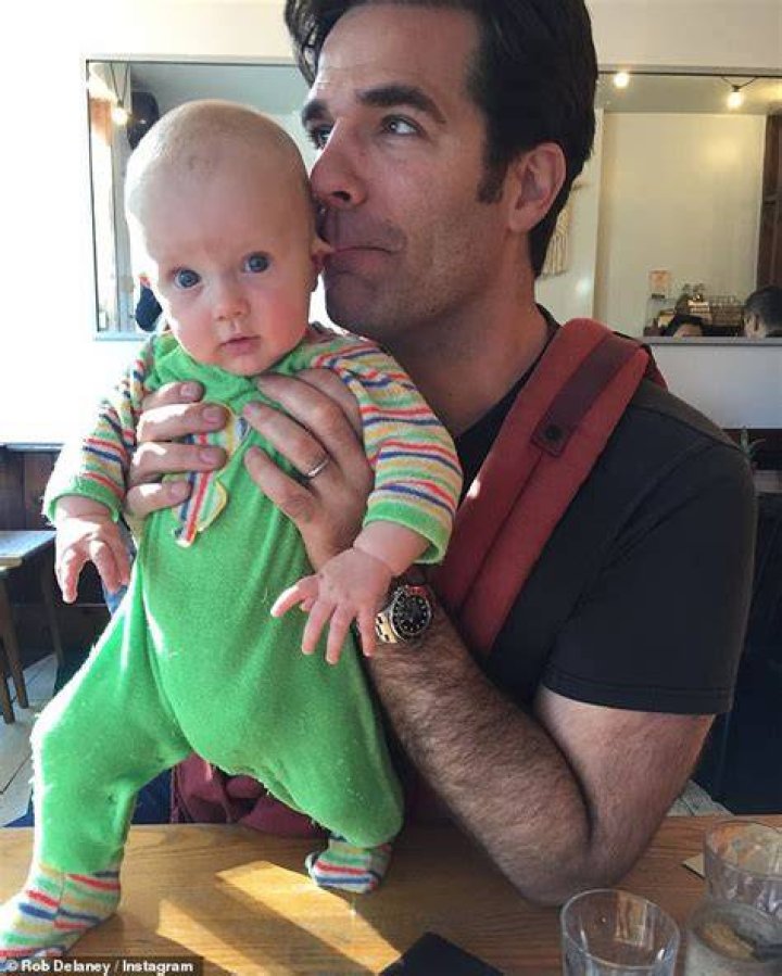 Leah Delaney Biography, Age, Height,Rob Delaney, Kids And Networth