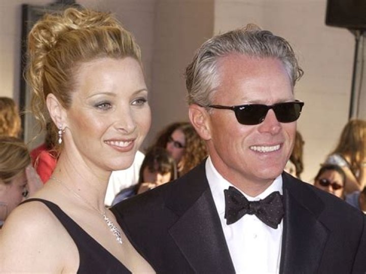Lisa Kudrow Husband, Son, Twin, Family, Net Worth, Height, Bio
