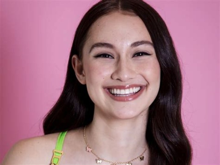 Lola Tung Bio, Net Worth, Boyfriend, Ethnicity, Parents, Age, Facts