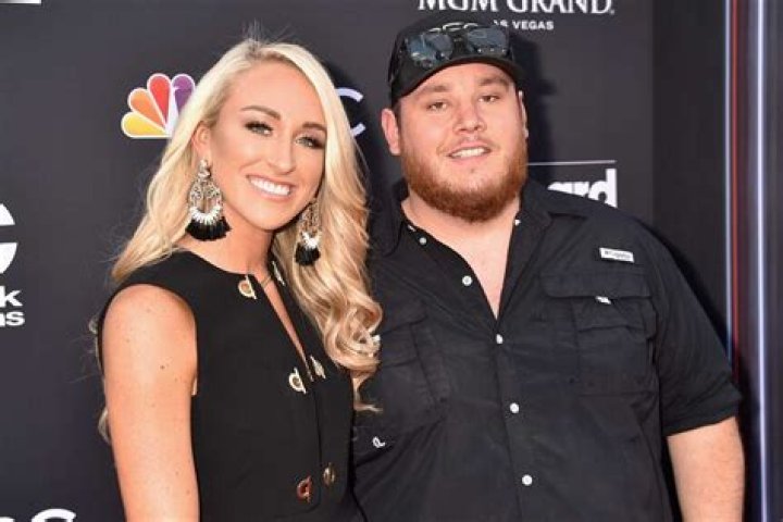 Luke Combs Age, Facts, Family, Wife, Net Worth, Nationality, Height, Size, Color, Real Name & Bio