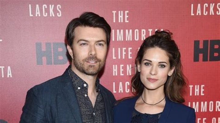Lyndsy Fonseca: Boyfriend, net worth, tattoos, smoking & body measurements