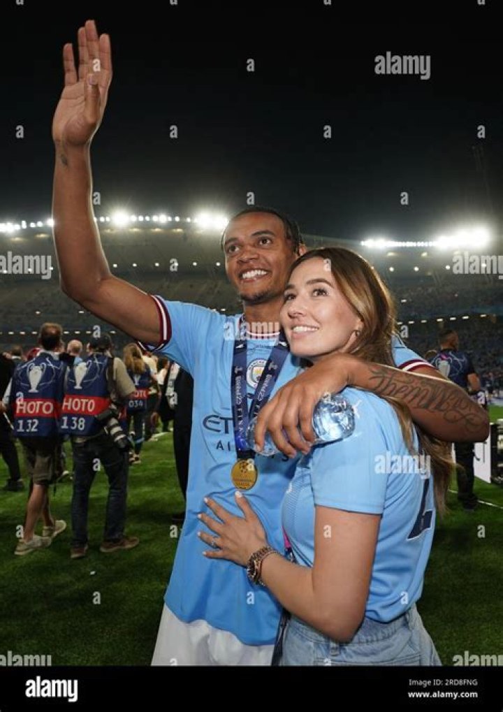 Manuel Akanji: Wife, net worth, tattoos, smoking & body facts