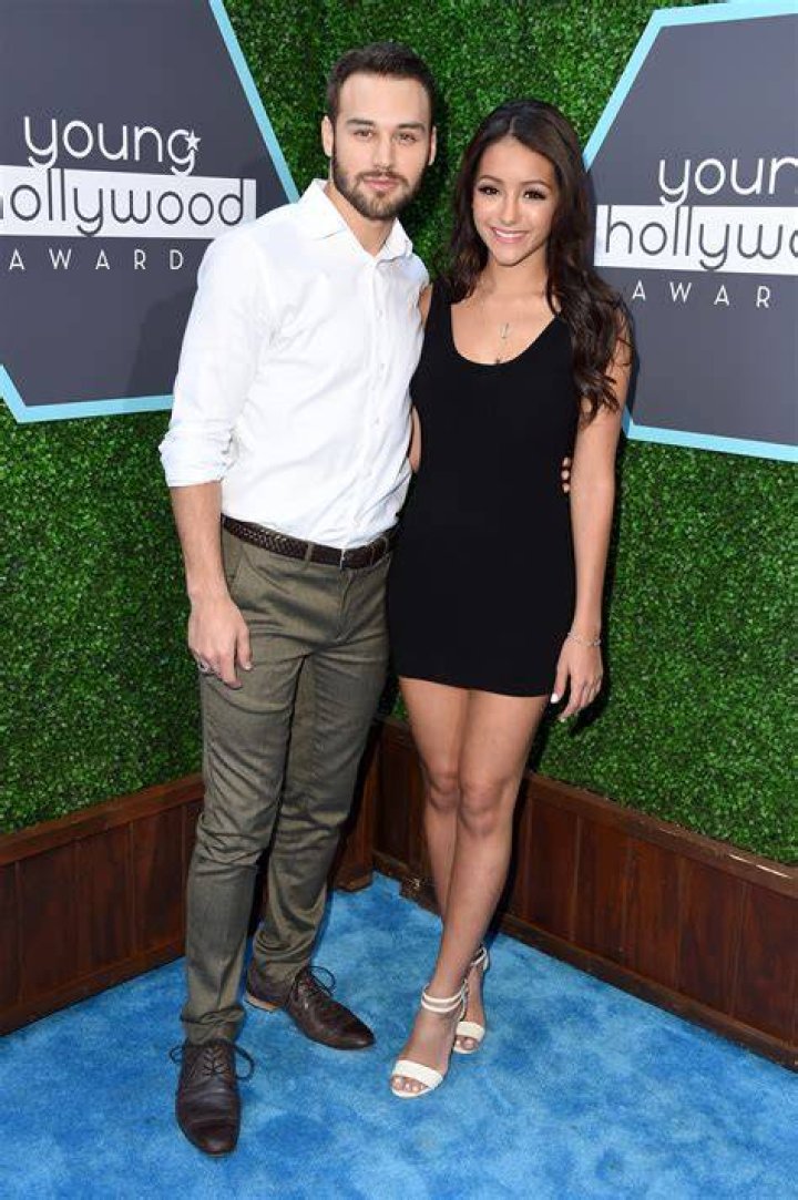 Melanie Iglesias: Boyfriend, net worth, tattoos, smoking & body measurements