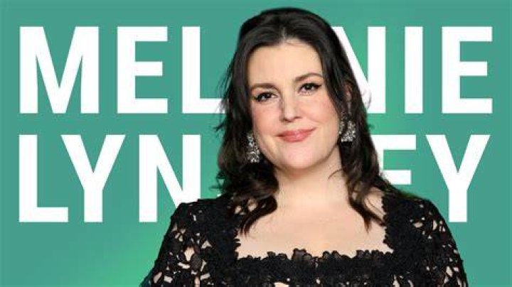Melanie Lynskey: dating, net worth, tattoos, smoking & body measurements