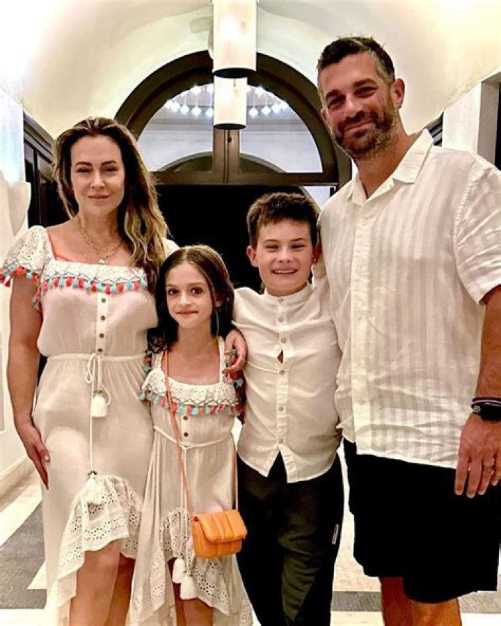 Melissa Radke Wiki Biography: Age, Birthday, Husband, Net Worth, Book, Singing, Podcast, Instagram & More