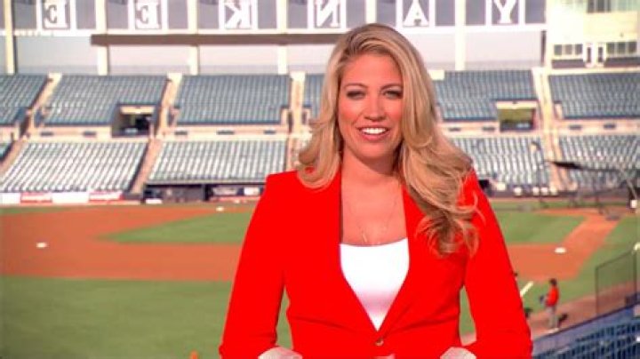 Meredith Marakovits Married, Husband, Boyfriend, Net Worth, Height, Age, Bio