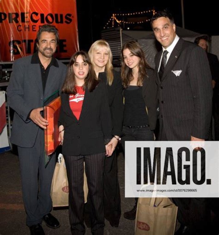 Mia Mantegna Wiki, Age, Biography, Height, Nationality, Parents, Instagram