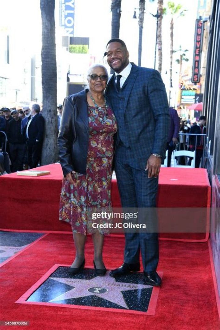 Michael Strahan Mom: Louise Strahan Age, Husband, Net Worth