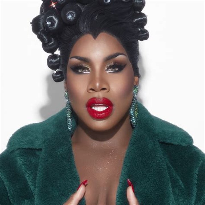 Monet X Change