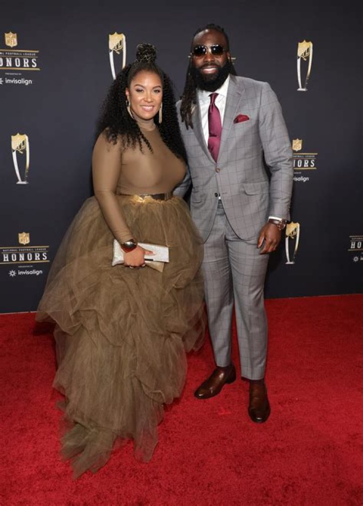 NFL: Mike Davis Wife Name, Is He Married? More On His Family