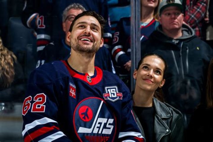 Nino Niederreiter Age, Wikipedia, Biography, Children, Salary, Net Worth, Parents.