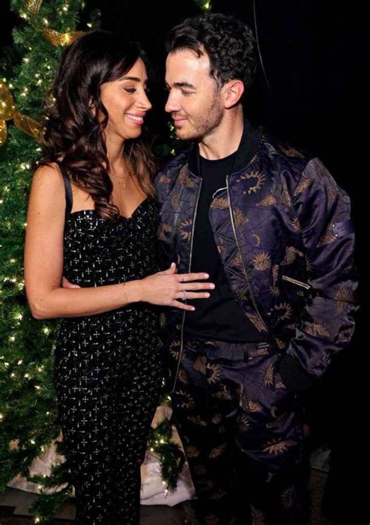 No, Kevin Jonas’ Wife Danielle Jonas Is Not Mute or Deaf- Although, She Lost Her Voice Temporarily