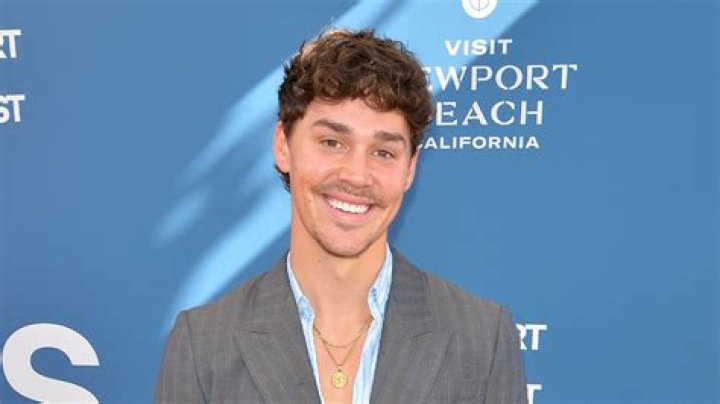 Noah Beck | Bio, Age, Net Worth, Relationship, Career