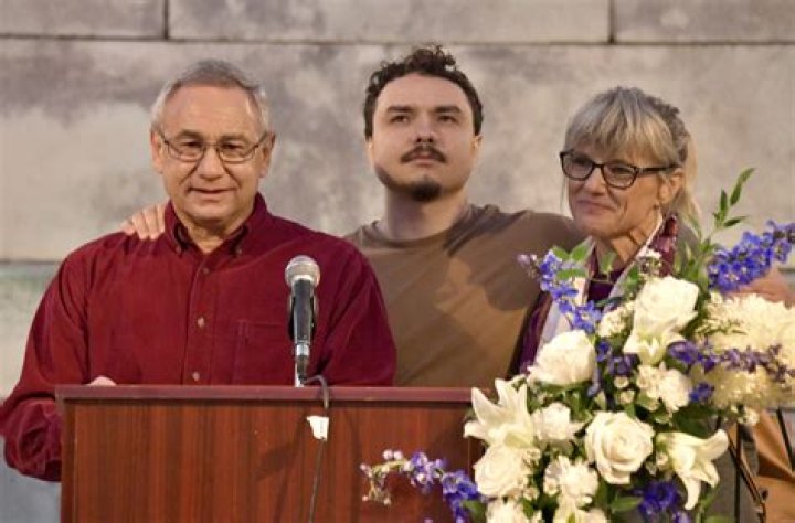 Pava Lapere Parent And Family: Father Frank LaPere And Mother