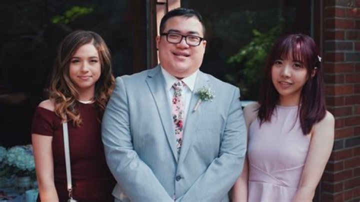 Pokimane (Twitch Star) Wiki, Biography, Age, Height, Weight, Boyfriend, Net Worth, Family, Career