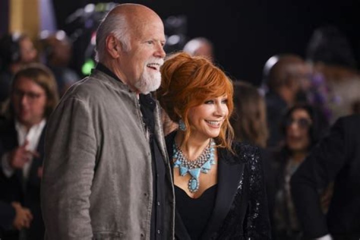 Reba McEntire: Husband, net worth, tattoos, smoking & body measurements