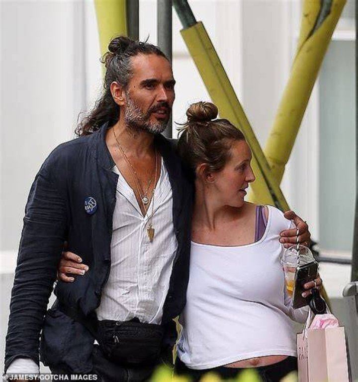 Russell Brand: Girlfriend, net worth, tattoos, smoking & body facts