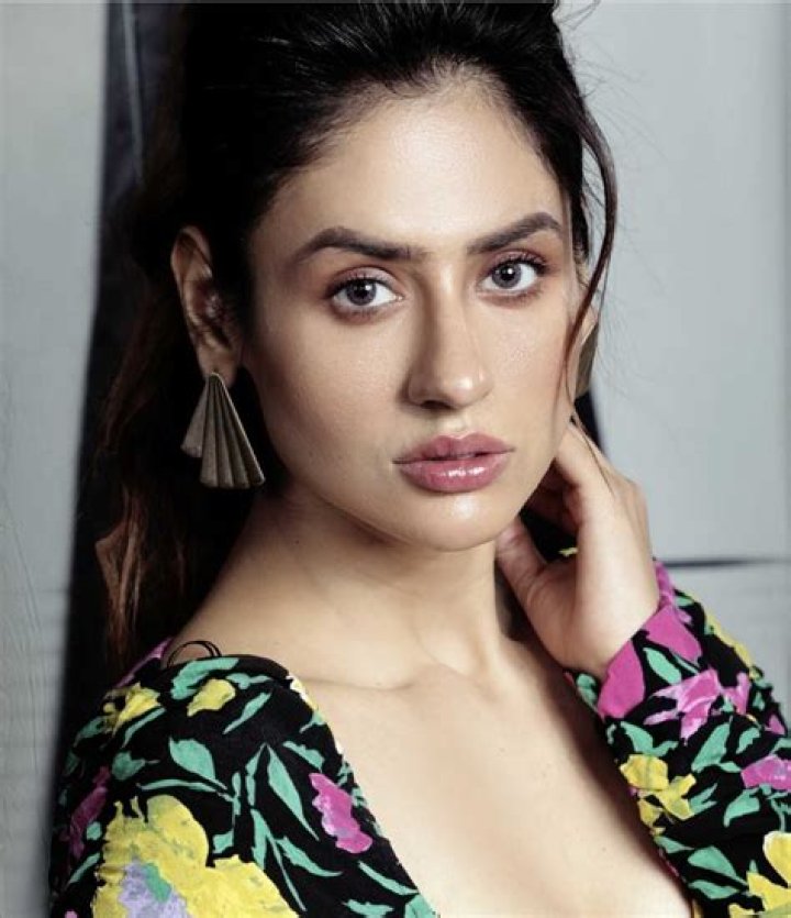 Sabby Suri Wiki, Biography, Height, Weight, Age, Boyfriend, Family & More