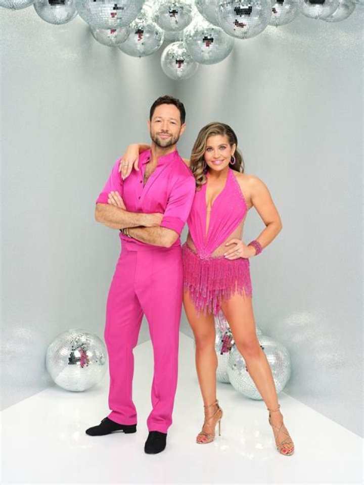 Samuel Lightner Cusick: Who is Lindsay from Dancing with the Stars married to?