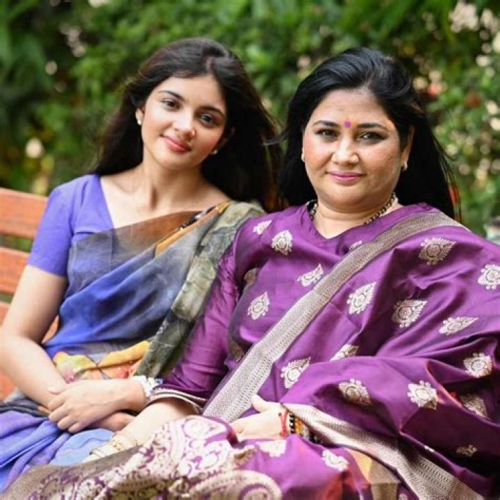 Sanjukta Chatterjee, Abhishek Chatterjee Wife Age and Family Photos