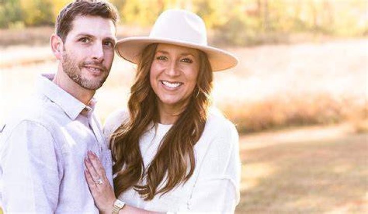 Sara Gore Age, Wiki, Husband, Net Worth, Baby, Bio, NBC