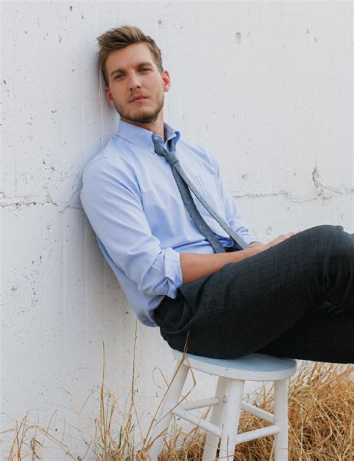 Scott Michael Foster’s biography, net worth, fact, career, awards and life story