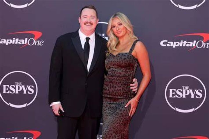 Shane Gillis Age, Wiki, Biography, Life, Ethnicity, Religion, Height, Weight, Girlfriend, SNL, Fired