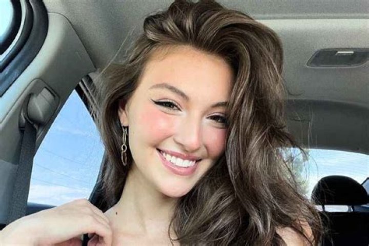 Sienna Santer Bio, Wiki, Age, Height, Family, Boyfriend, and Net Worth