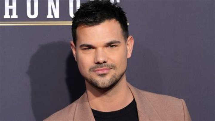 Taylor Lautner Net Worth, Income, Salary, Earnings, Biography