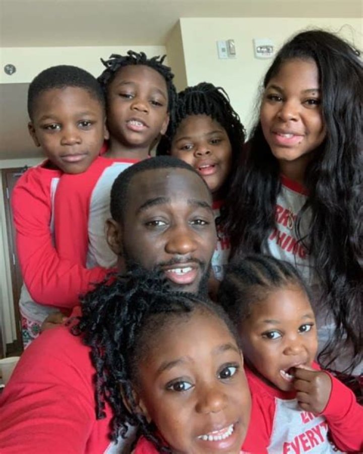 Terence Crawford is not Married to Wife. Dating Girlfriend: Alindra Person. 6 Kids.