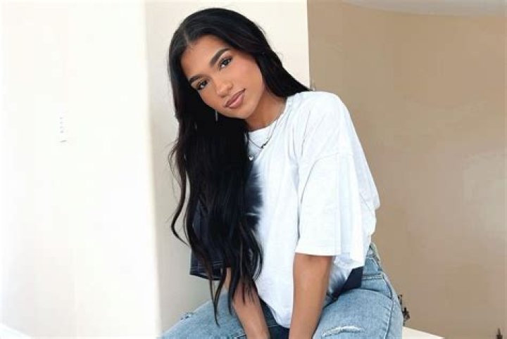 TikTok: Azra Mian Boyfriend, Age and Height, Wiki, Biography