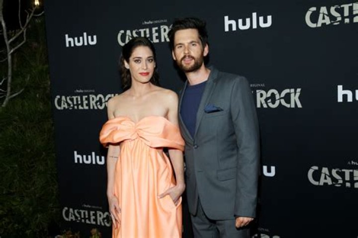 Tom Riley: Who is Lizzy Caplan‘s husband?