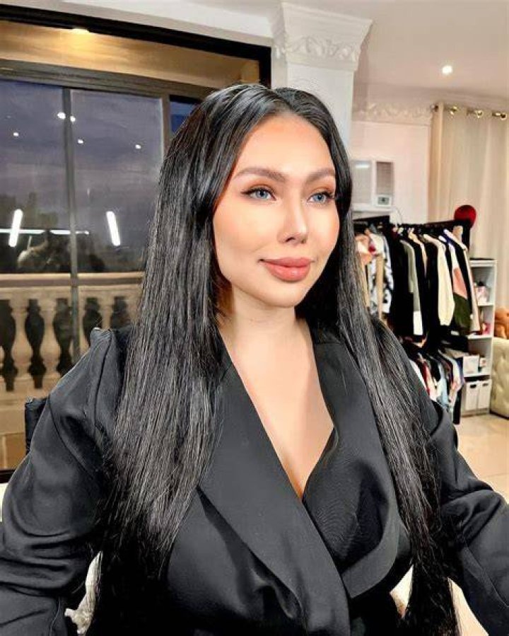 Toni Busker Biography , Age, Wikipedia, Height, Husband, Instagram Model