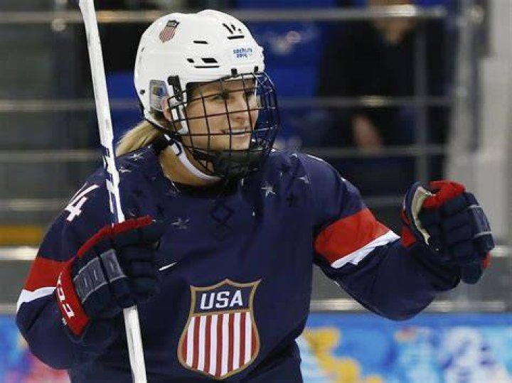 USA Hockey: How Much Is Brianna Decker Net Worth? Her Salary Earnings Partner & Parents Details