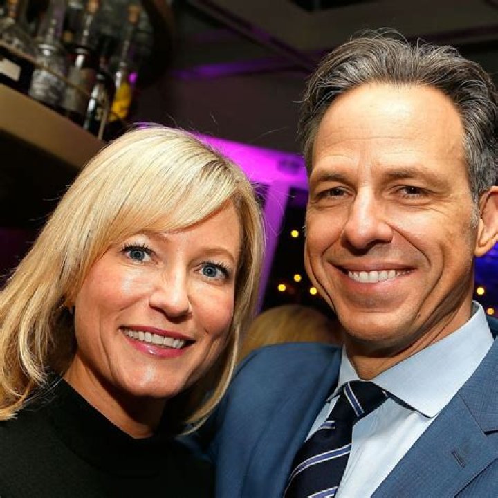 Von Gaskin Bio, Wiki, Age, Family, Husband, Net Worth, Salary and WIS TV