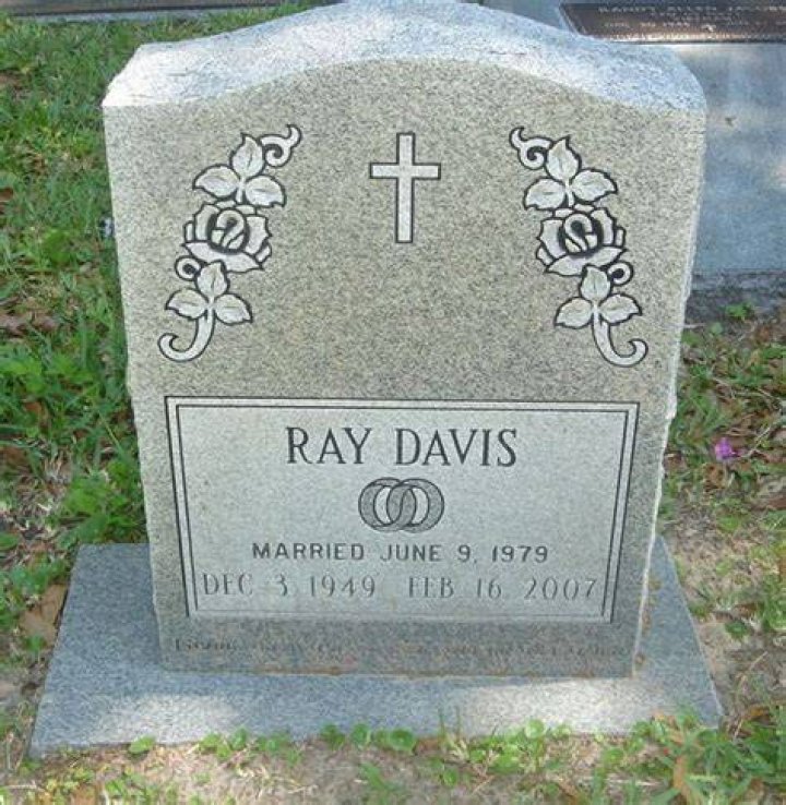 Wallace Ray Davis