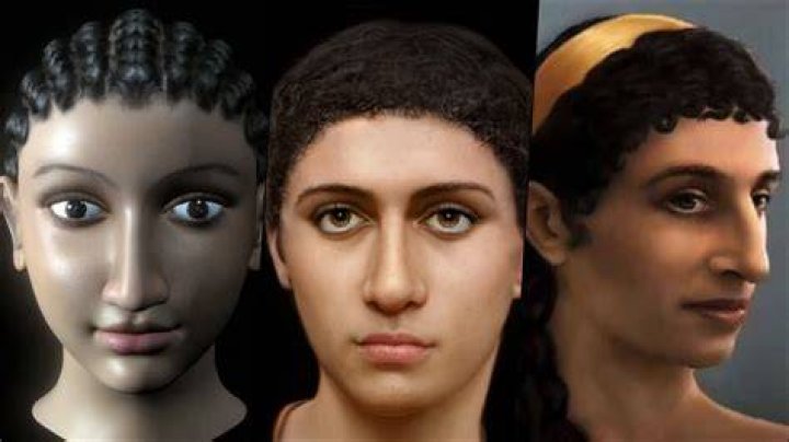 What color eyes does cleopatra have