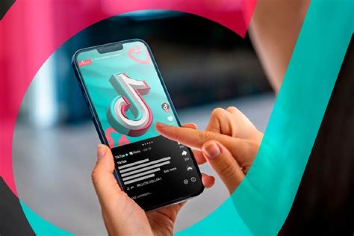 What Is Voy Mami Que Estamos Buscando Algo Video On TikTok? Original Video And Lyrics Meaning